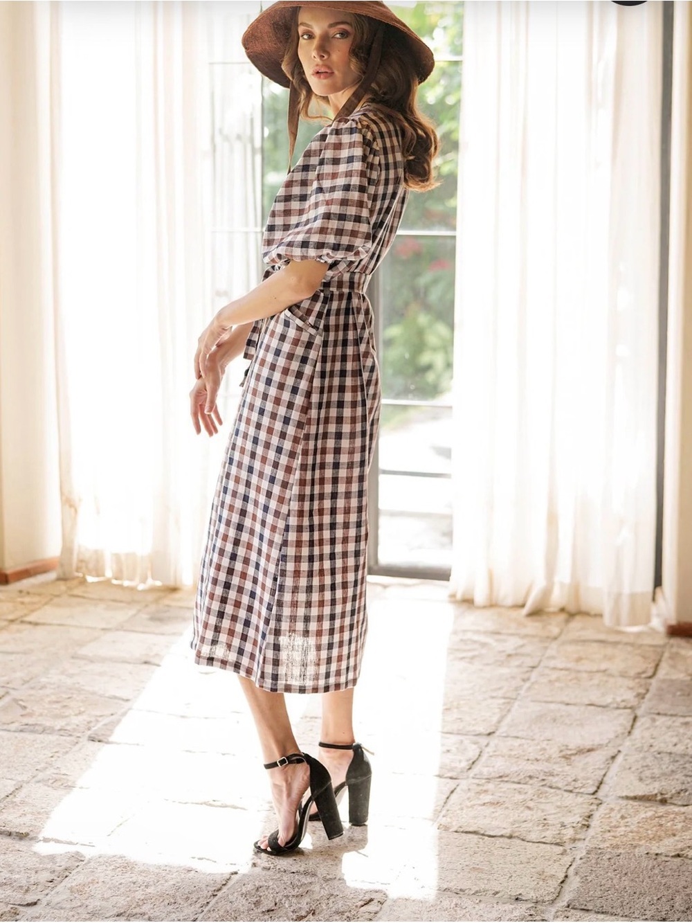 Brunna Co Meghan Gingham Linen Belted  Midi Dress In Brown. Size S